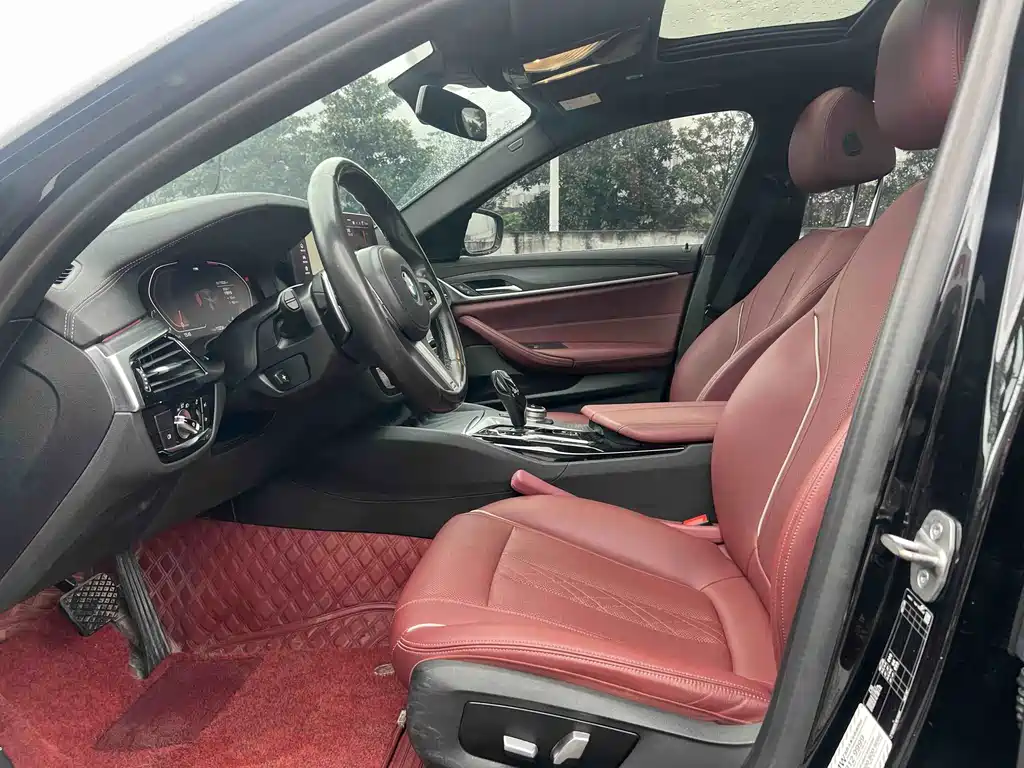 BMW 5 Series — миниатюра 6