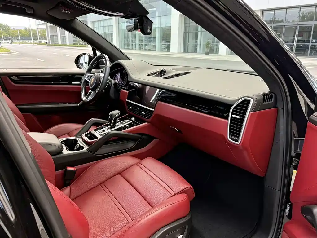 Porsche Cayenne — миниатюра 9