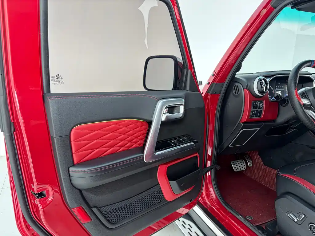 BAIC BJ40 2018 PLUS 2.3T AT Premium V