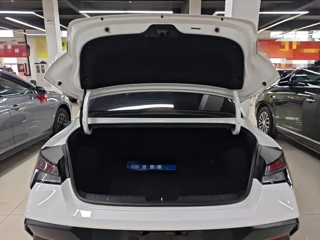 Hyundai Elantra — миниатюра 19