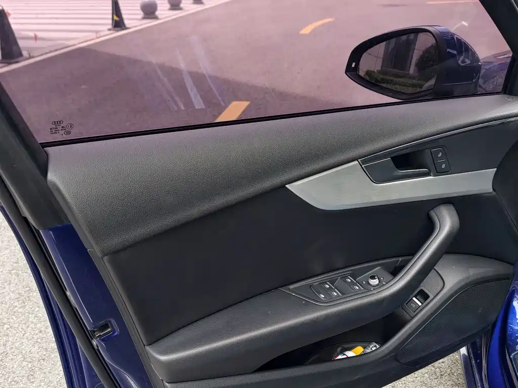 Audi A4L 2019 40 TFSI Fashion VI