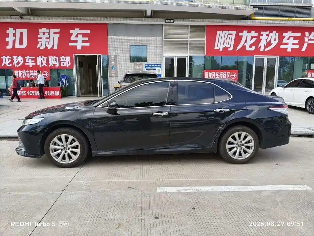 Toyota Camry — миниатюра 3