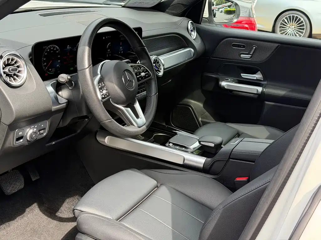 Mercedes-Benz EQB — миниатюра 10