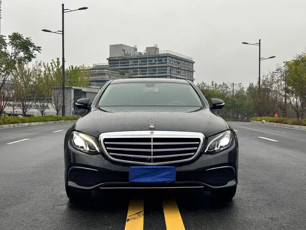 Mercedes-Benz E-Class — миниатюра 2
