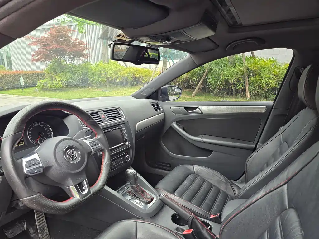 Volkswagen Sagitar 2013 2.0TSI GLI