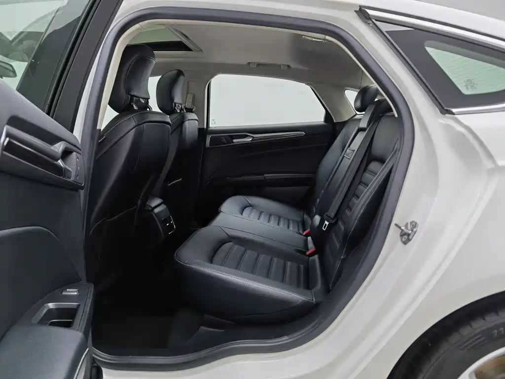 Ford Mondeo — миниатюра 15