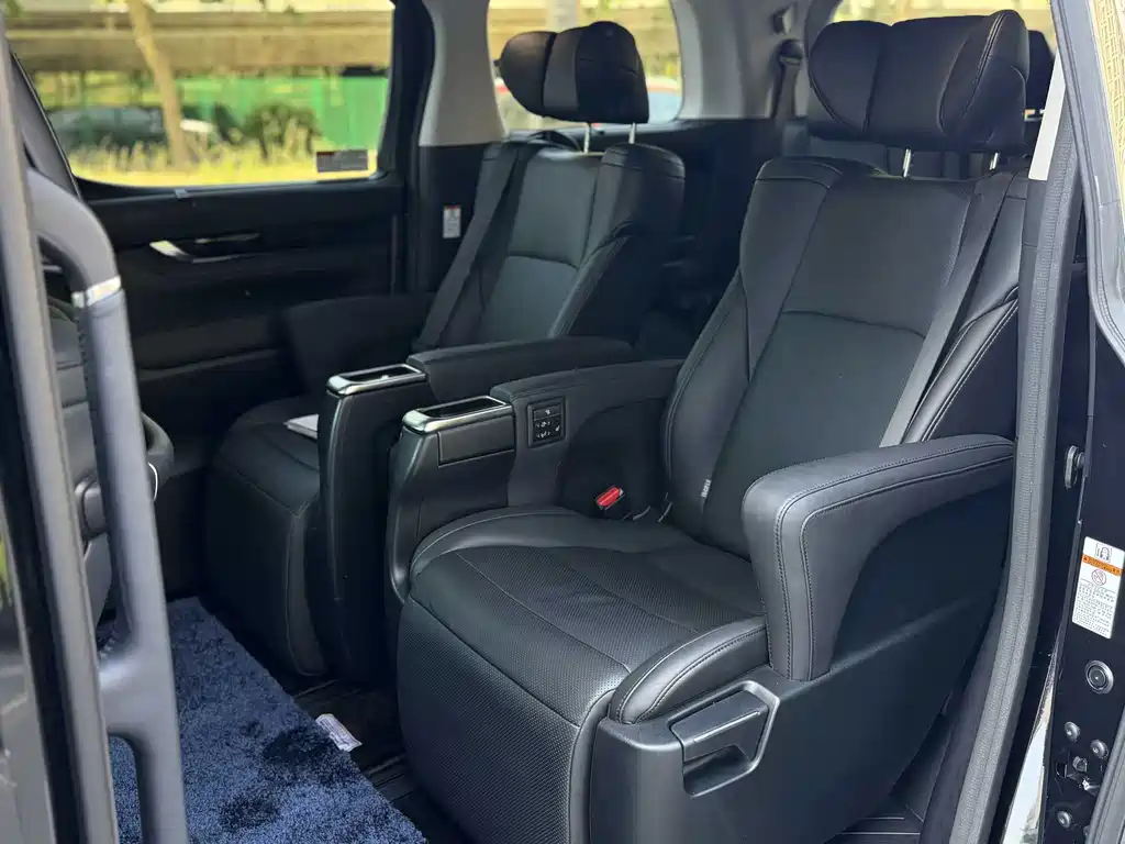 Toyota Vellfire — миниатюра 7