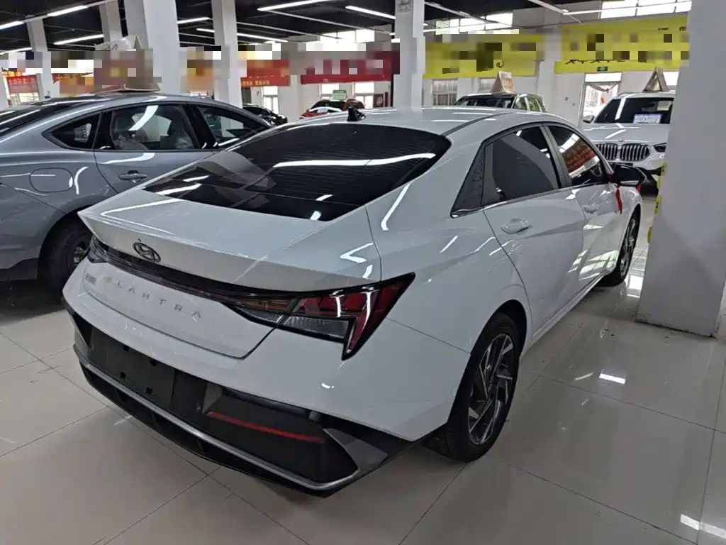 Hyundai Elantra — миниатюра 7