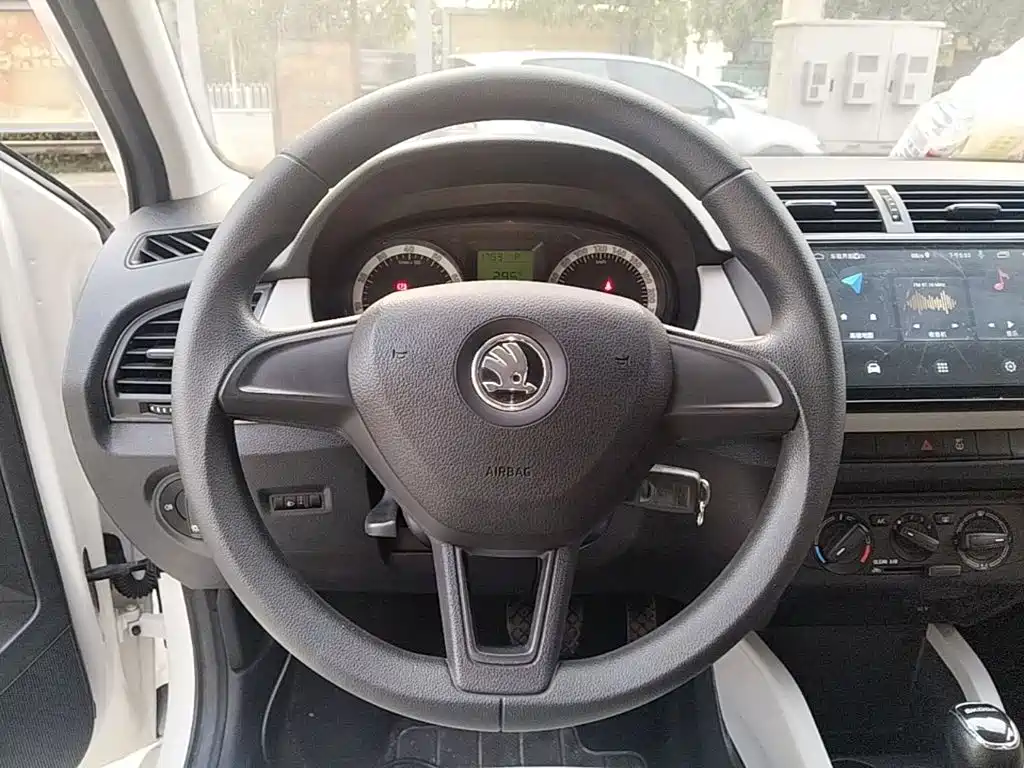 Skoda Fabia — миниатюра 11
