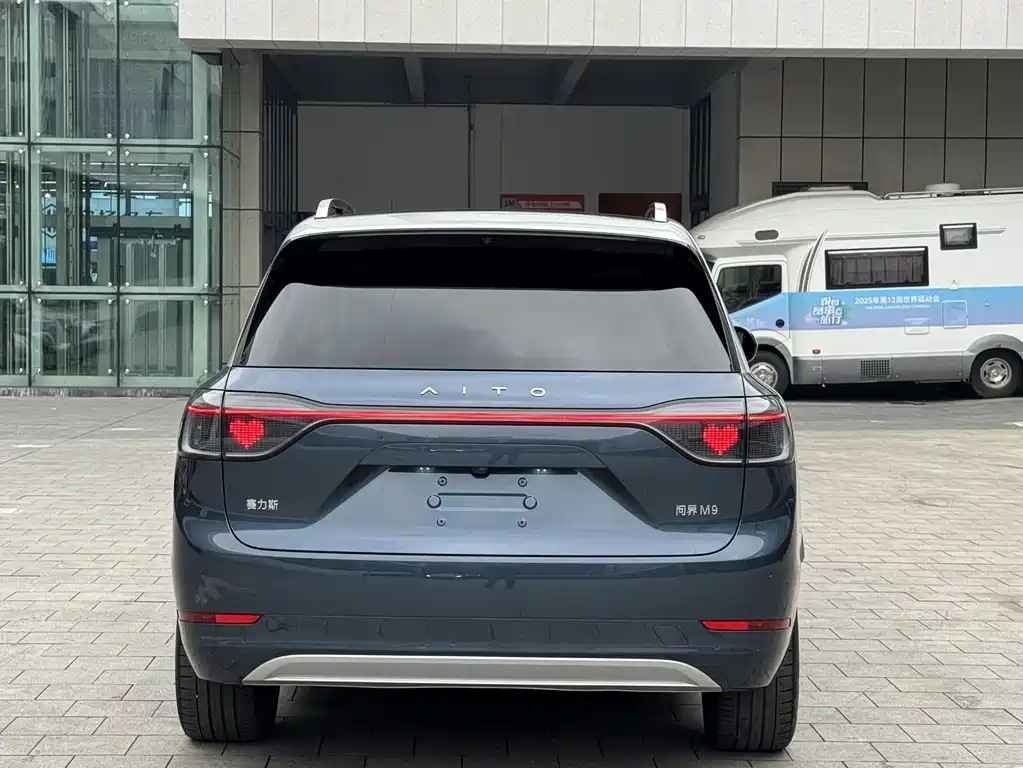 AITO ASK THE WORLD M9