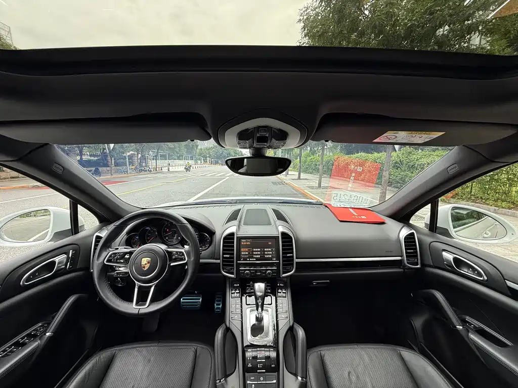 Porsche Cayenne — миниатюра 8