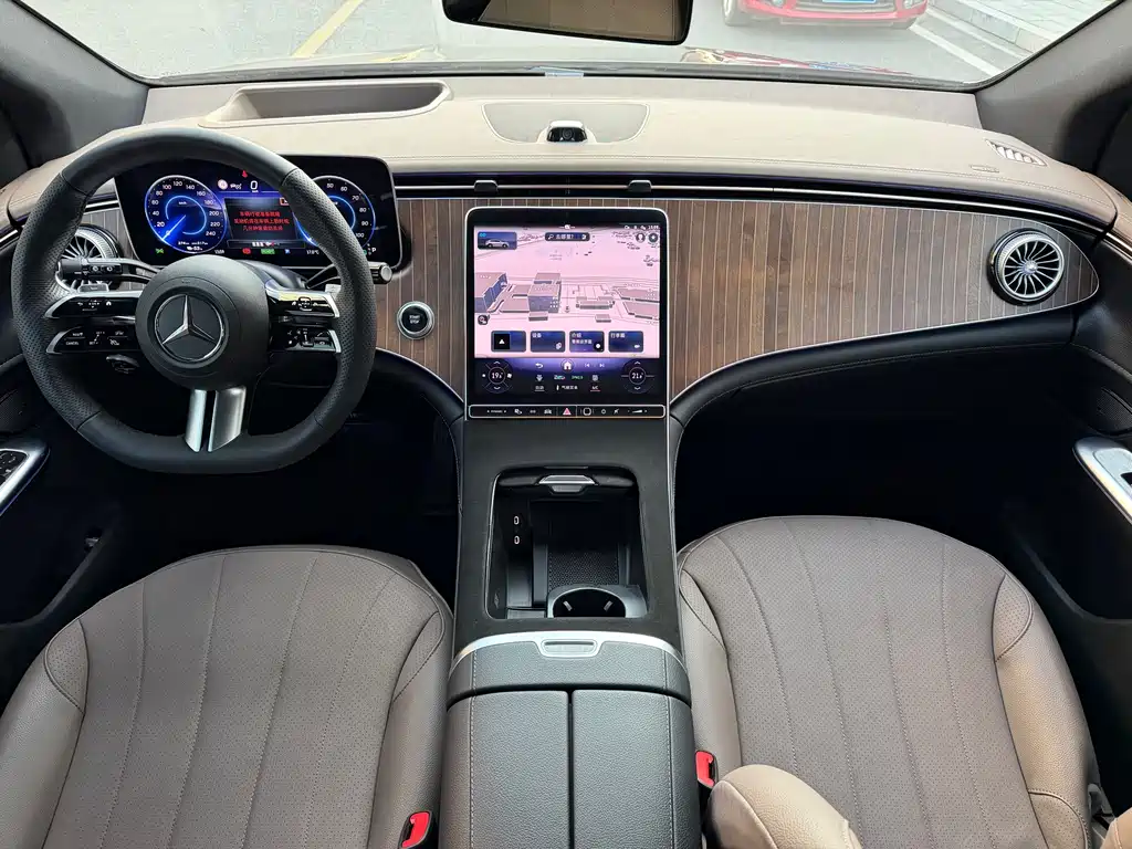 Mercedes-Benz EQE SUV — миниатюра 14