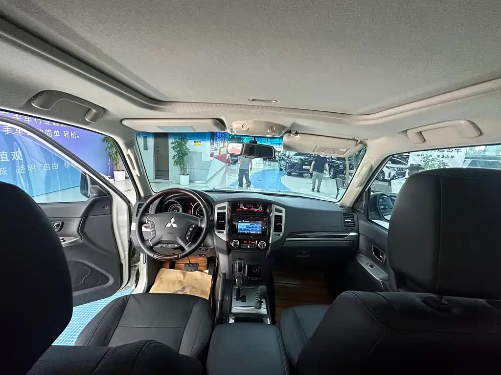 Mitsubishi Pajero (Import) — миниатюра 15