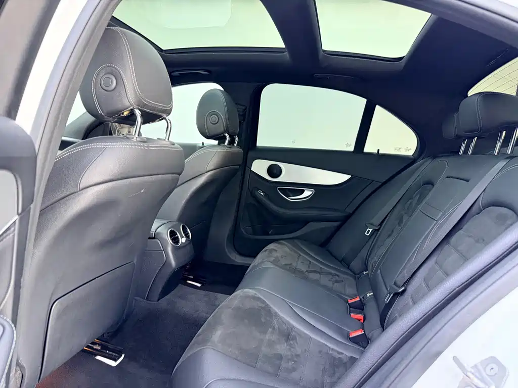 Mercedes-Benz C-Class — миниатюра 12