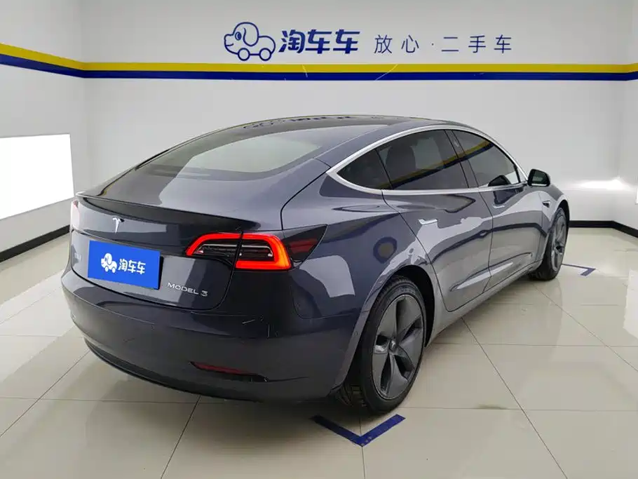 Tesla Model 3 — миниатюра 3