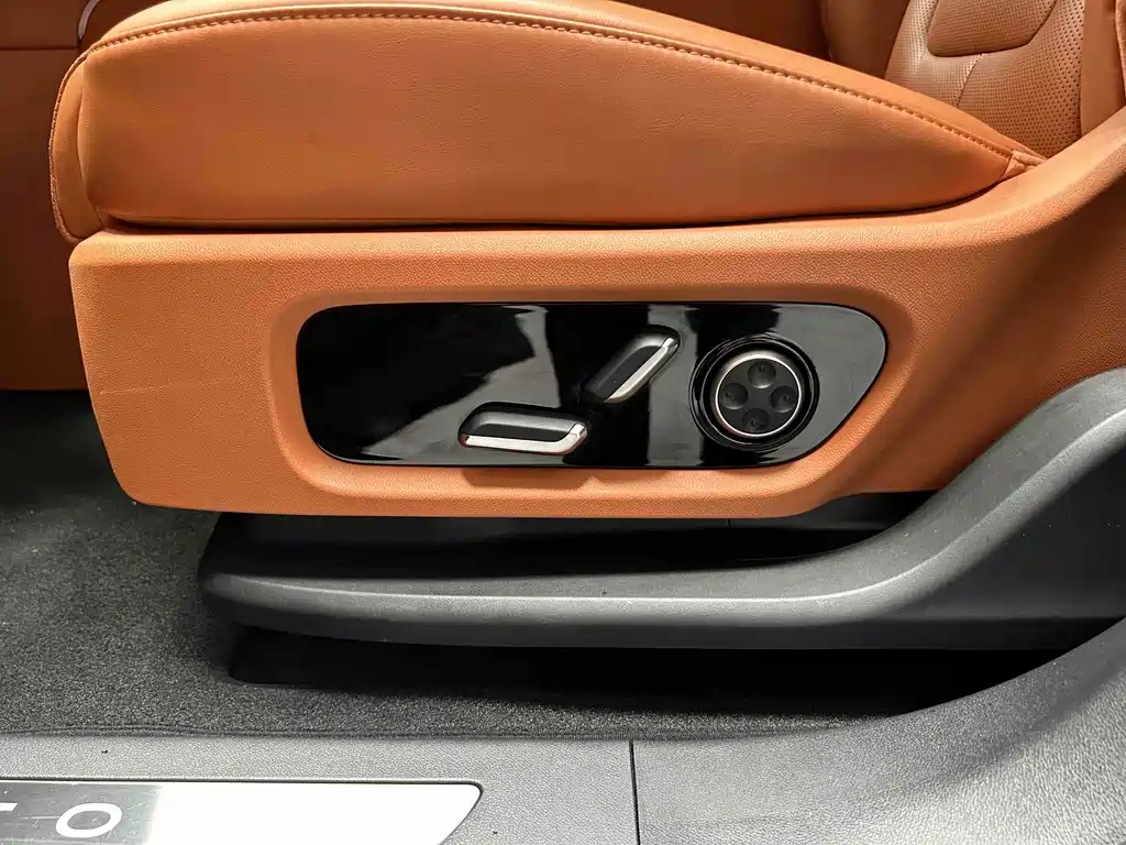 AITO Wenjie AITO M9 — миниатюра 8