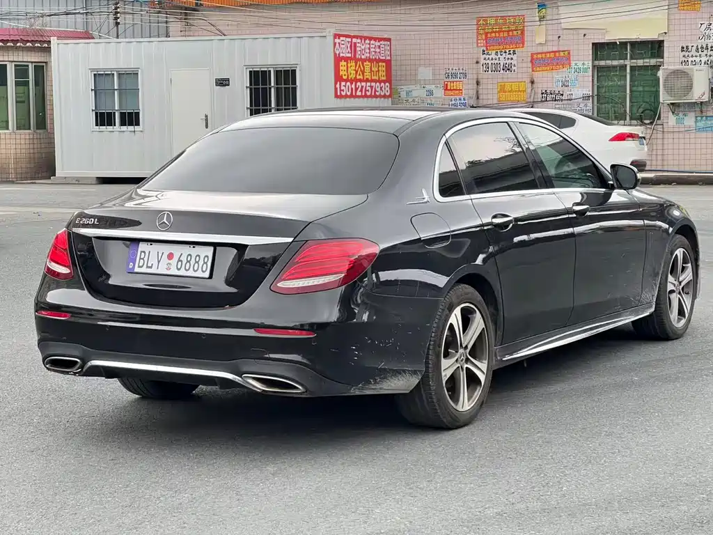 Mercedes-Benz E-Class — миниатюра 5