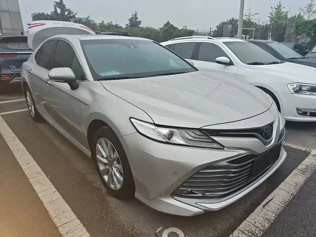Toyota Camry — миниатюра 4