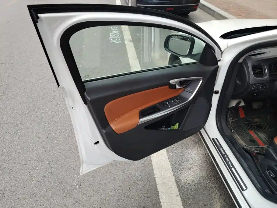 Volvo S60 — миниатюра 7