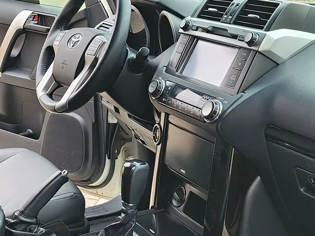 Toyota Land Cruiser Prado 2016 2.7L AT Standard