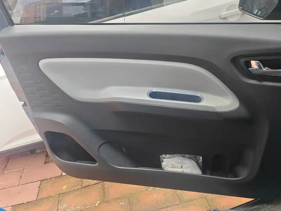 Wuling MINIEV — миниатюра 7