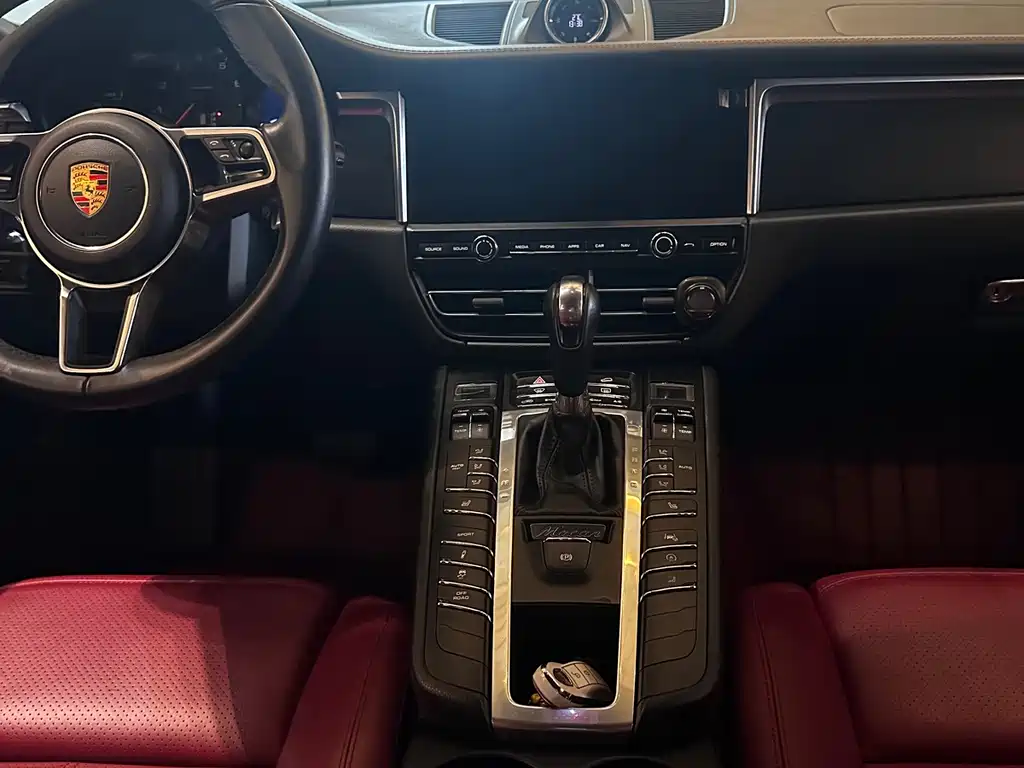 Porsche Macan — миниатюра 7