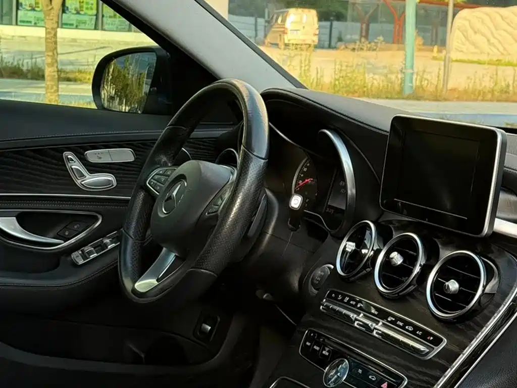 Mercedes-Benz C-Class — миниатюра 3