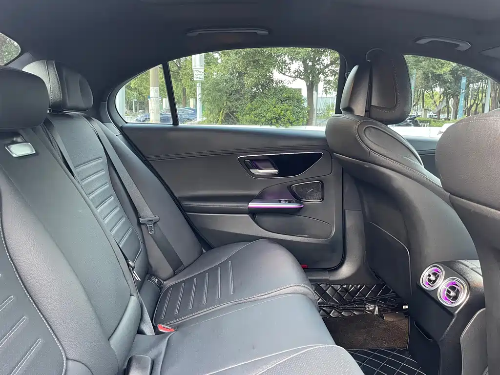 Mercedes-Benz C-Class — миниатюра 11