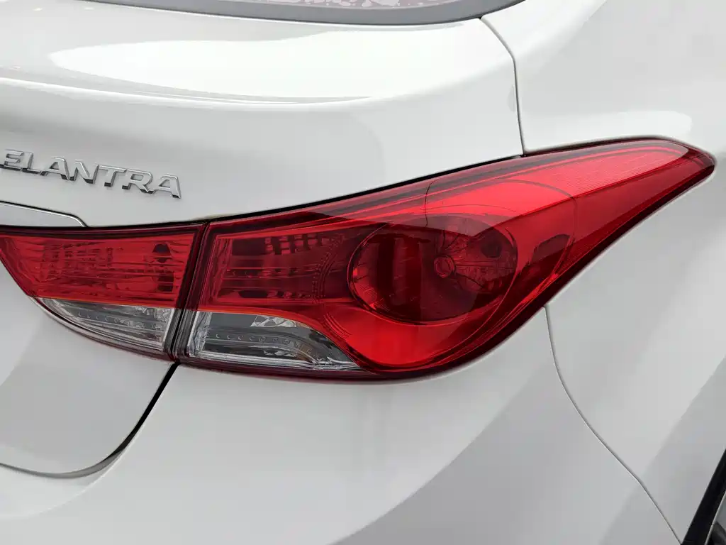 Hyundai Elantra Langdong — миниатюра 8