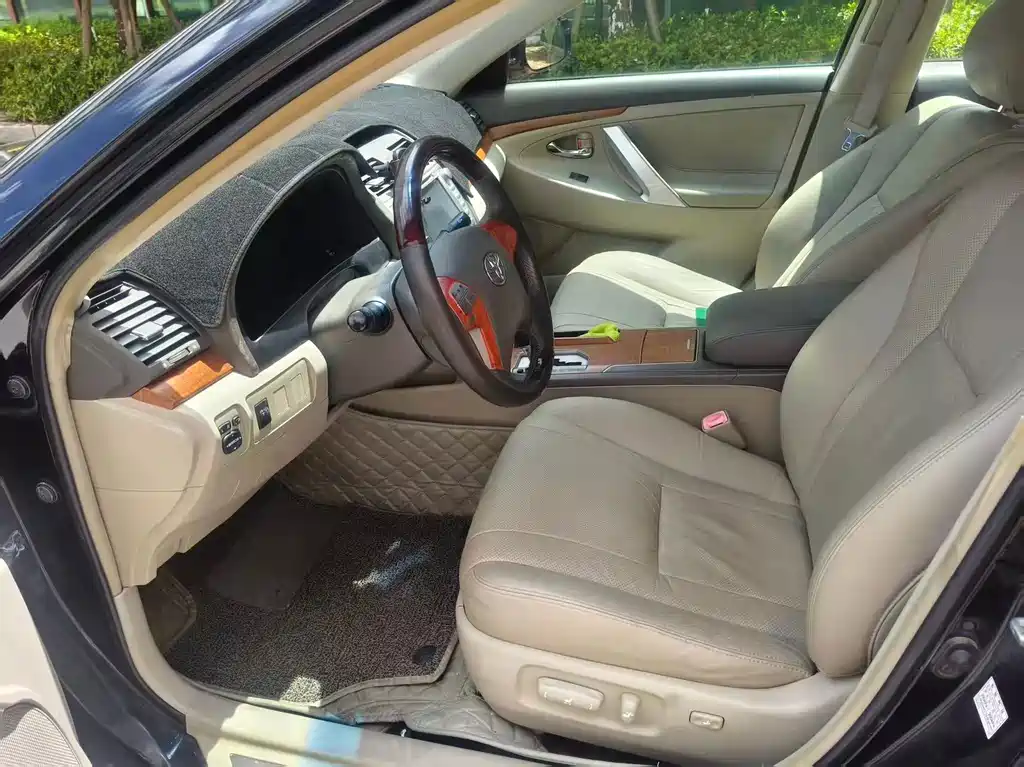 Toyota Camry — миниатюра 5