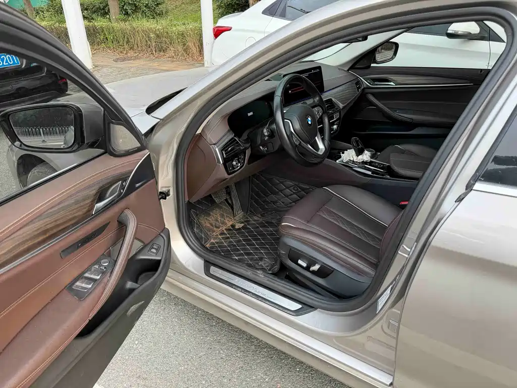 BMW 5 Series — миниатюра 7