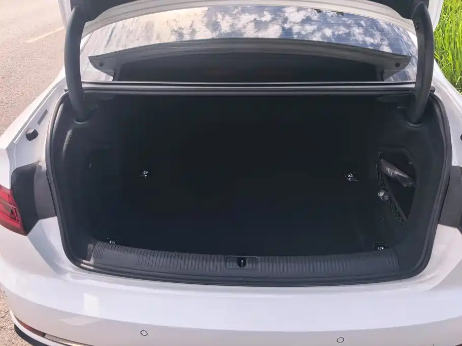 Audi A4L — миниатюра 4