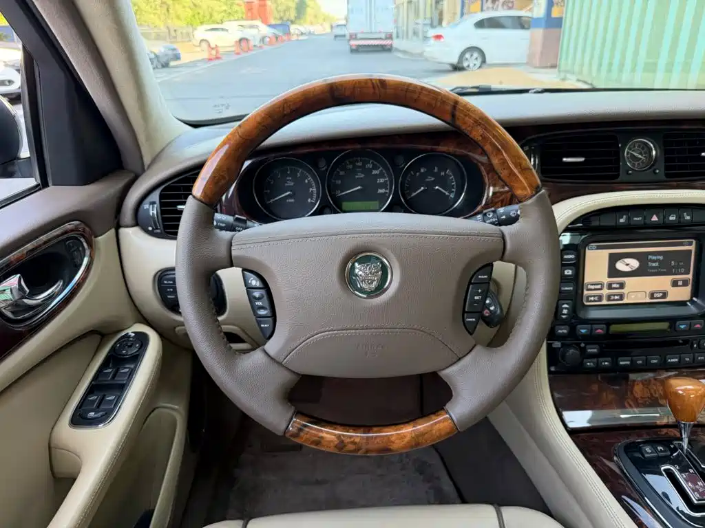 Jaguar XJ — миниатюра 5