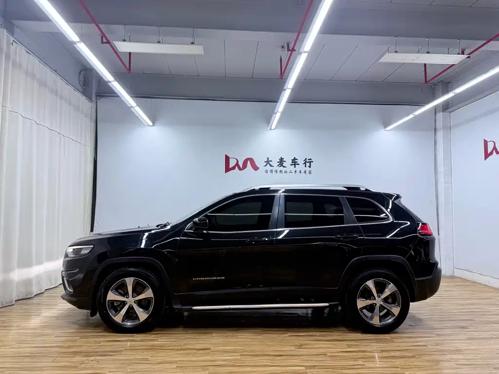 Jeep Cherokee — миниатюра 4