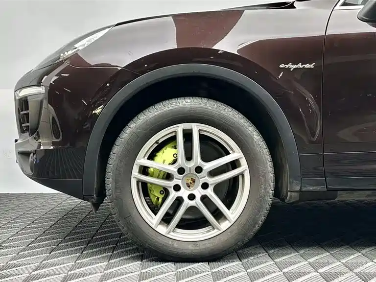Porsche Cayenne Hybrid — миниатюра 8