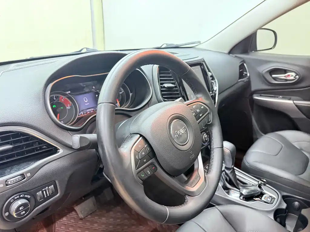 Jeep Cherokee — миниатюра 21