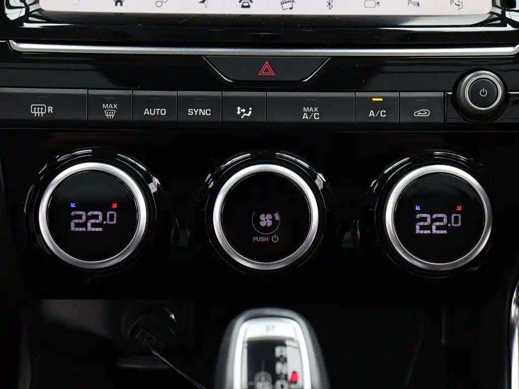 Jaguar E-PACE — миниатюра 16