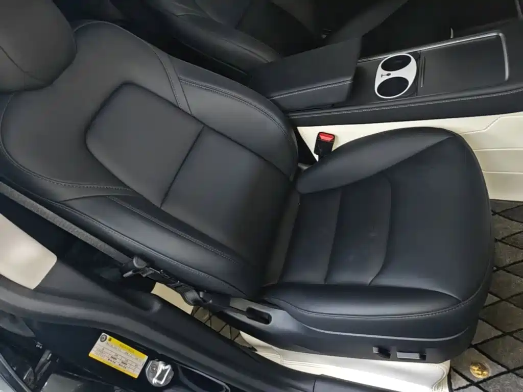 Tesla Model Y — миниатюра 25