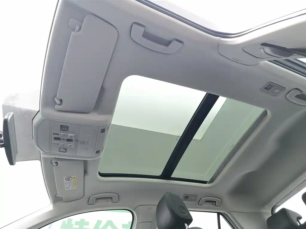 VOLKSWAGEN T ROC EXPLORING SONGS