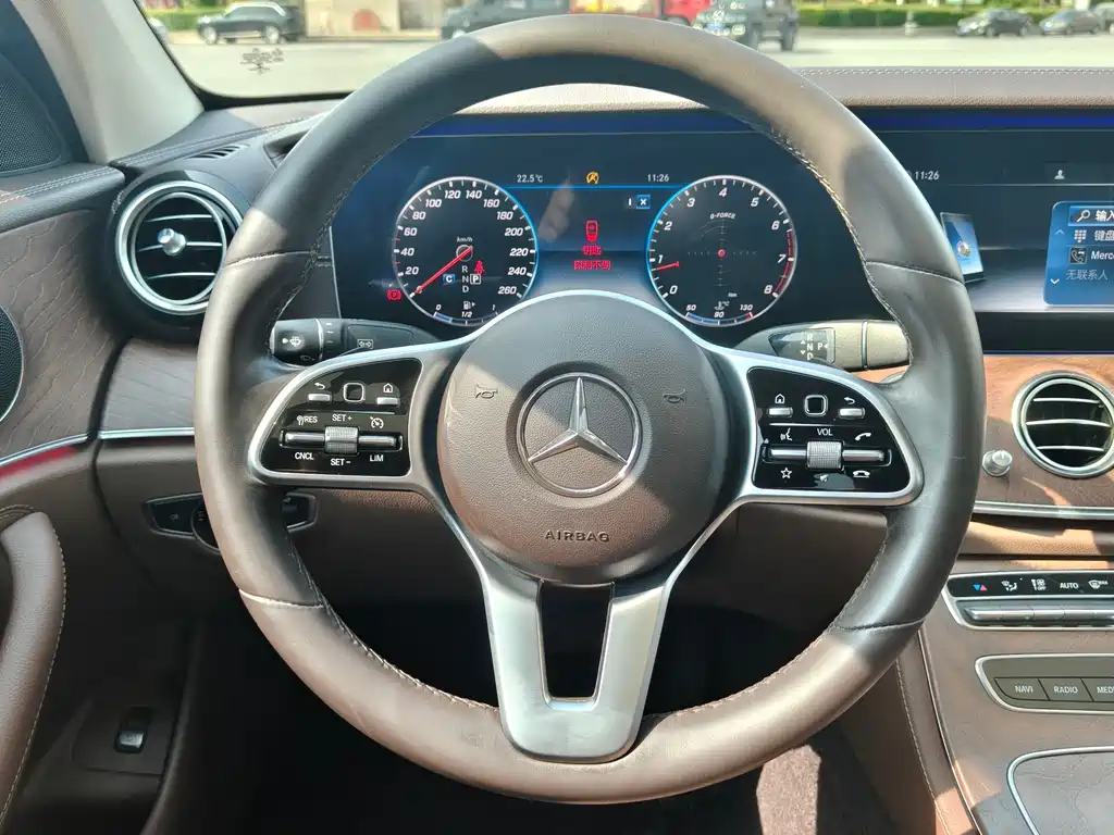 Mercedes-Benz E-Class — миниатюра 19
