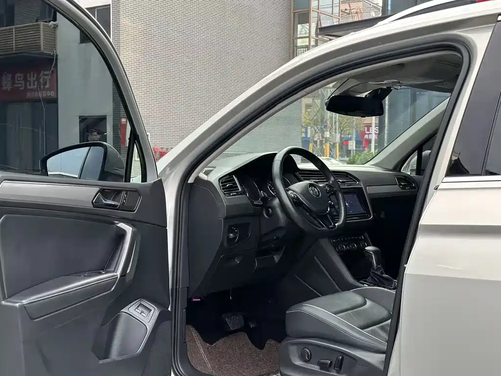 VOLKSWAGEN TIGUAN L NEW ENERGY