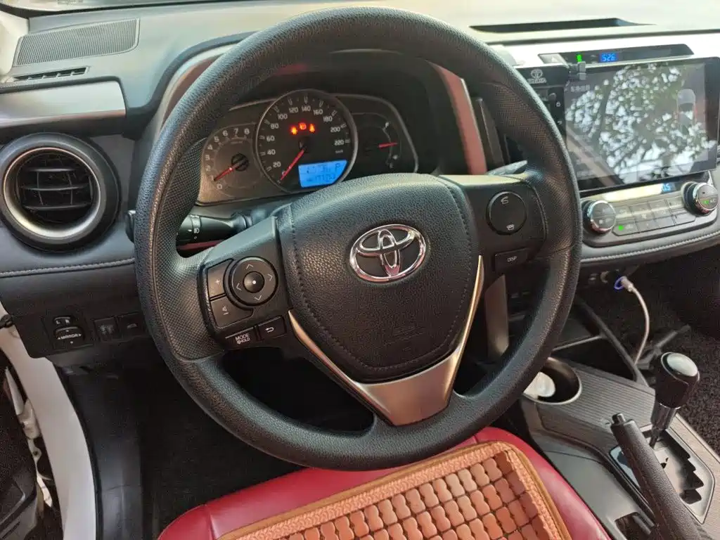 Toyota RAV4 — миниатюра 3
