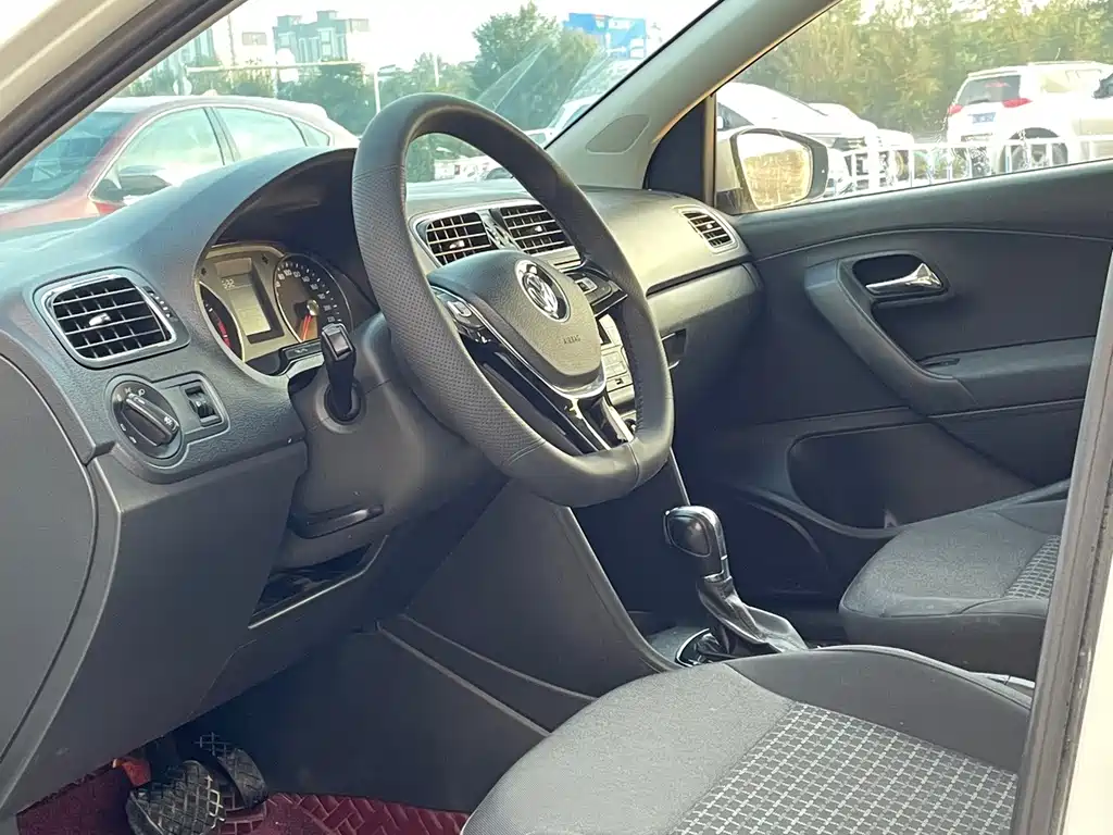 Volkswagen Polo — миниатюра 7