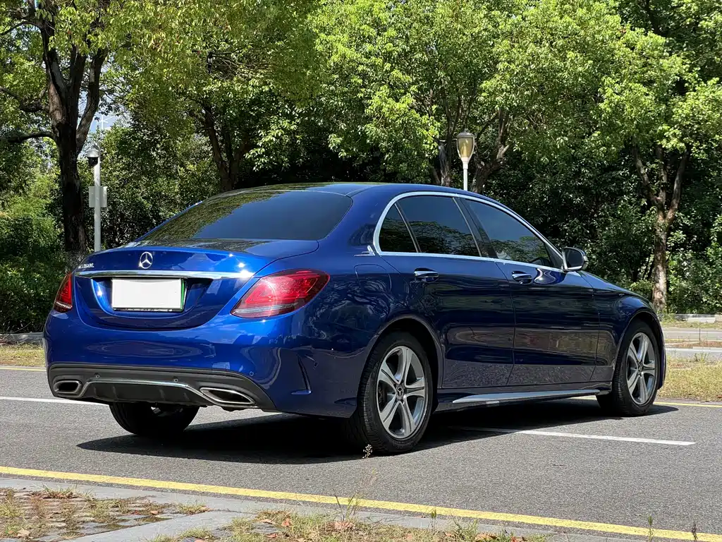 Mercedes-Benz C-Class — миниатюра 6