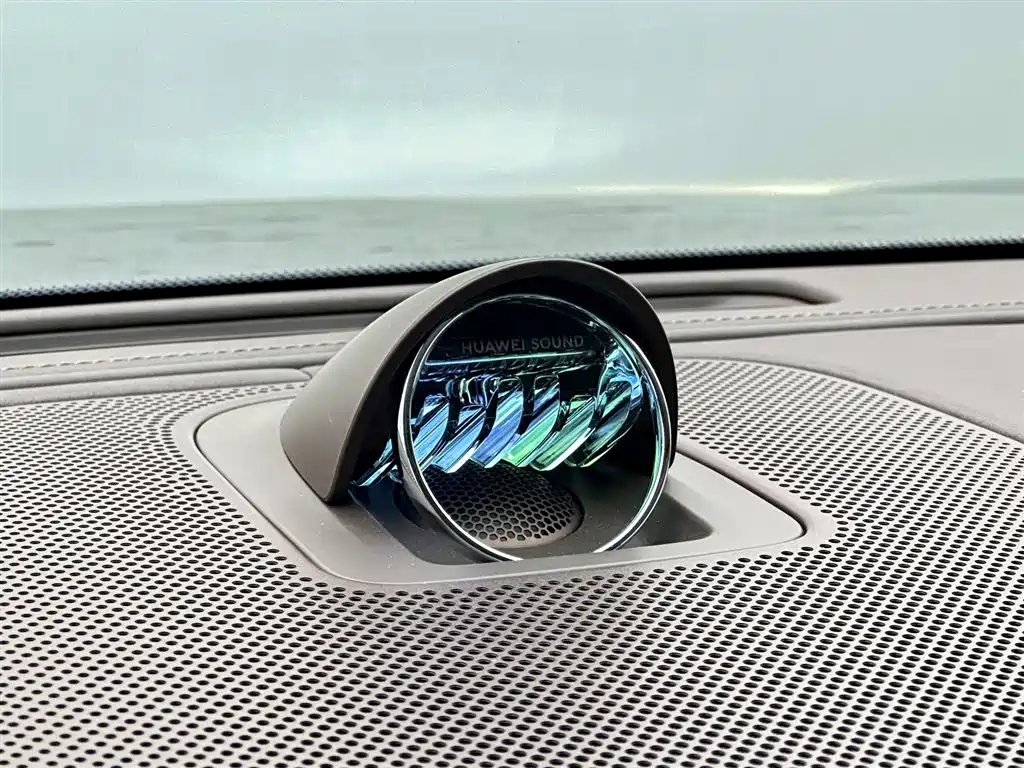 AITO ASK THE WORLD M9