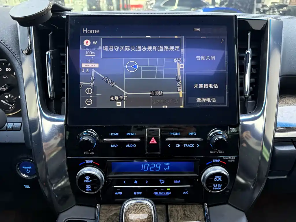 Toyota Alphard — миниатюра 25