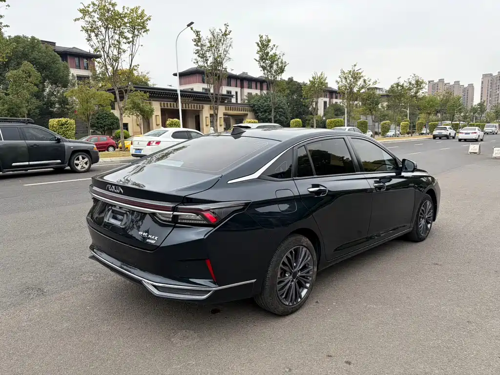 DONGFENG YI HYUN MAX