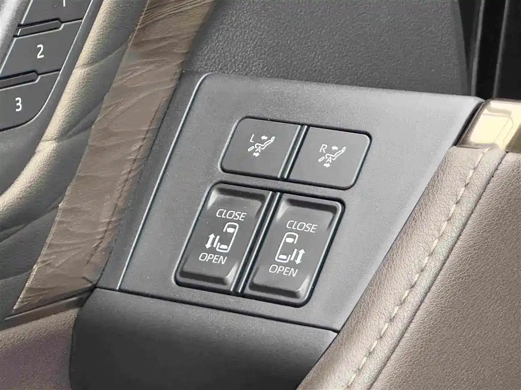 Toyota Vellfire — миниатюра 16