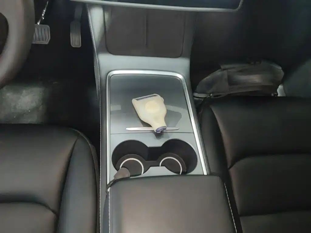 Tesla Model Y — миниатюра 14