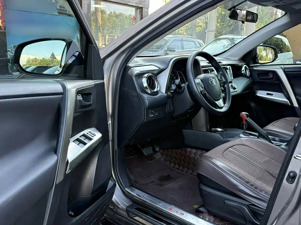 Toyota RAV4 — миниатюра 13